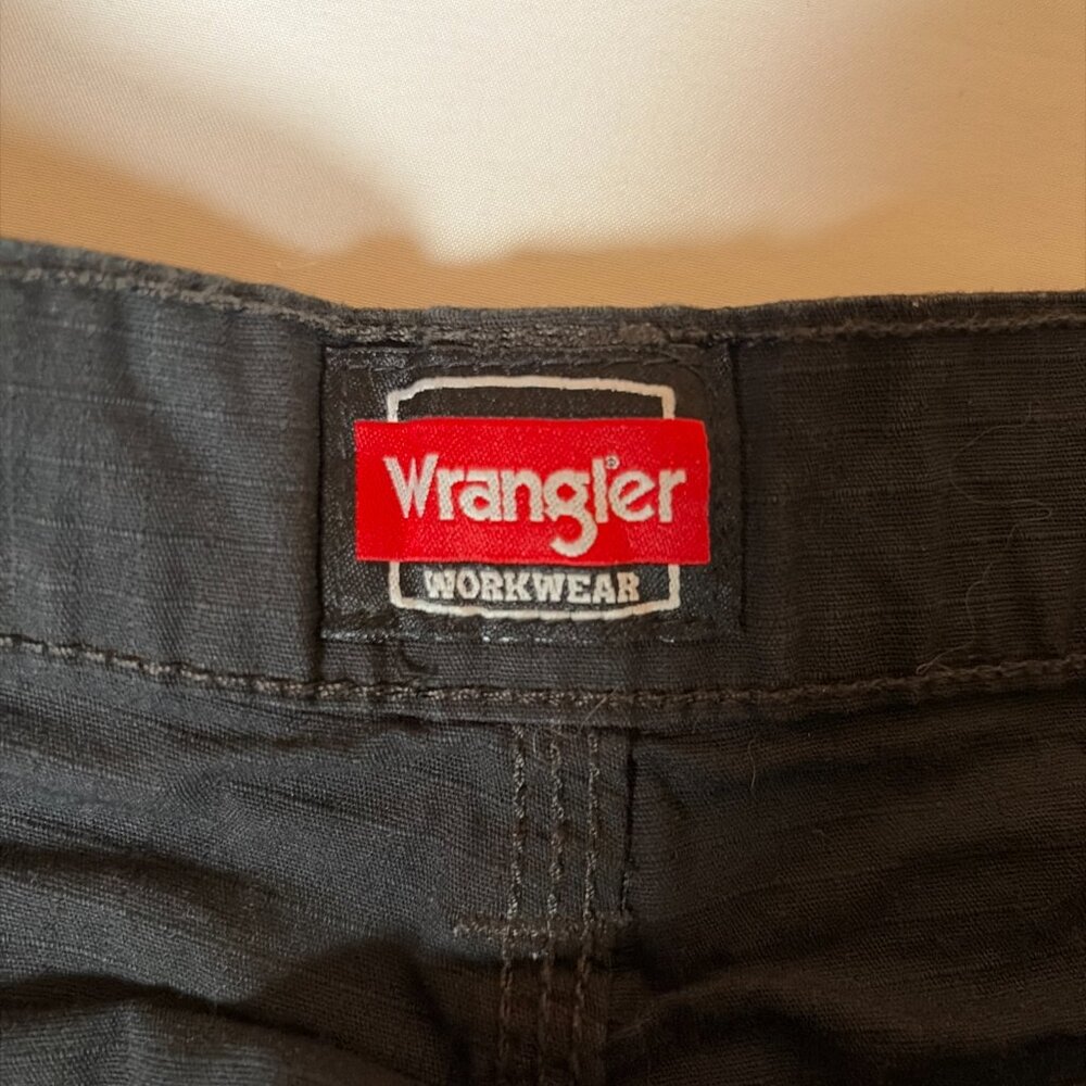 Wrangler Workwear Utility Shorts Men's 42 Black - Picture 5 of 8